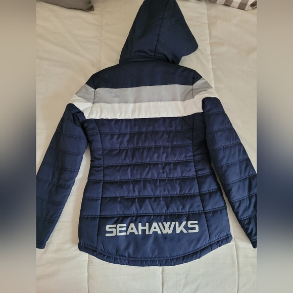 EUC Seattle Seahawks Puffer Jacket XS - Picture 4 of 10